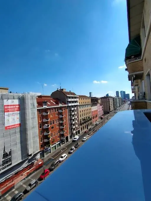 New & Bright Balcony Flat By Central Station Milan Italy