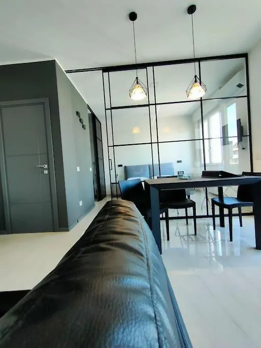 New & Bright Balcony Flat By Central Station Milan 0*,  Italy