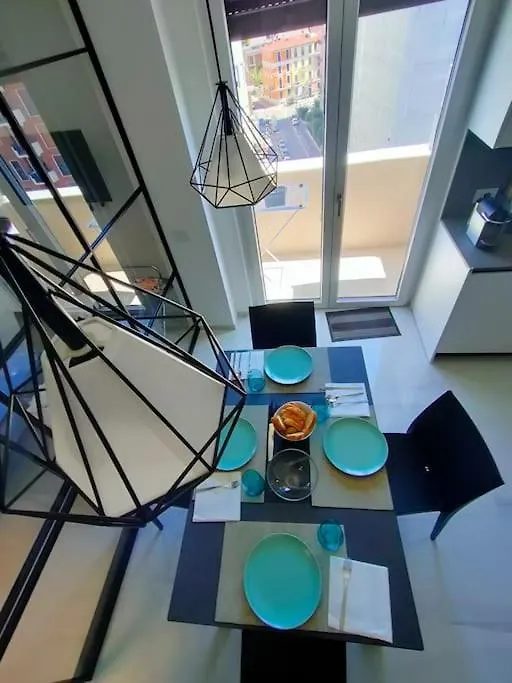 New & Bright Balcony Flat By Central Station Milan Apartment