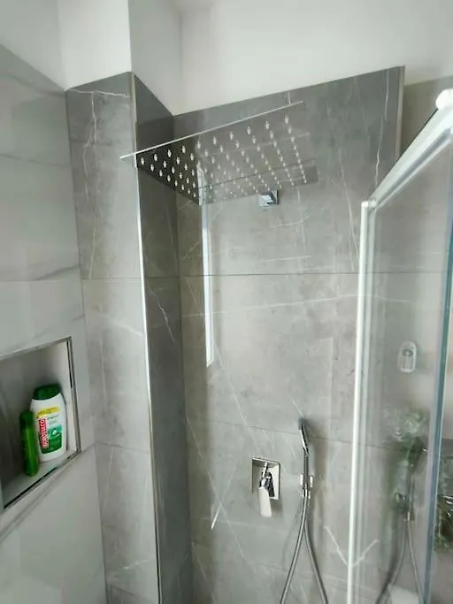 New & Bright Balcony Flat By Central Station Milan Apartment