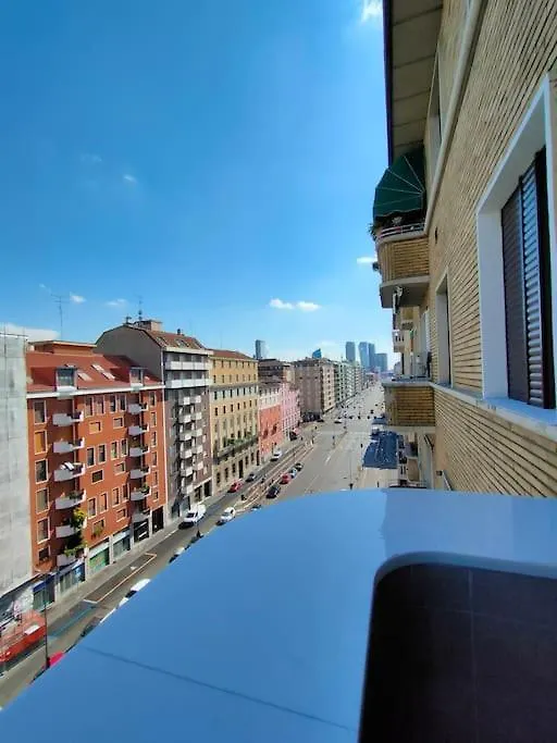 Apartment New & Bright Balcony Flat By Central Station Milan Italy