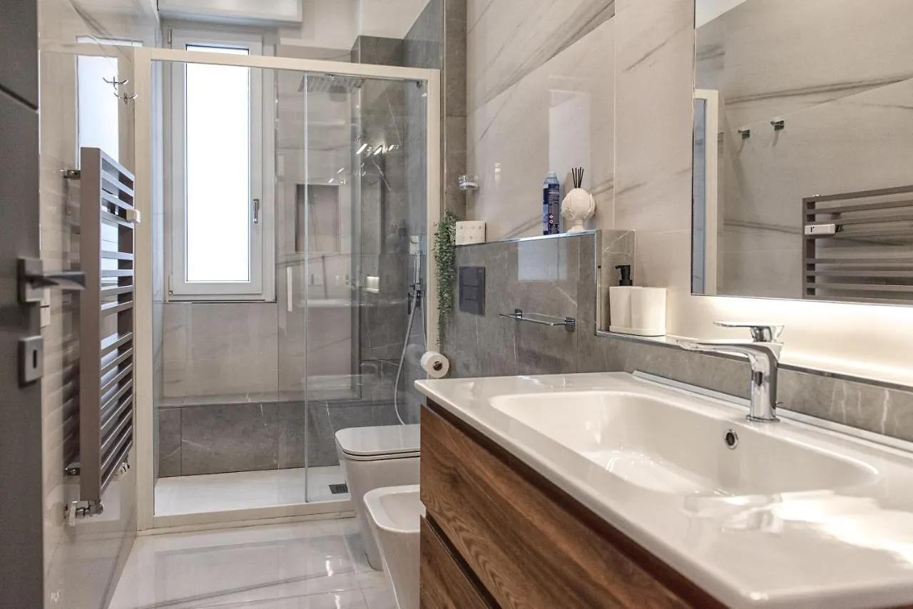 Apartment New & Bright Balcony Flat By Central Station Milan Italy