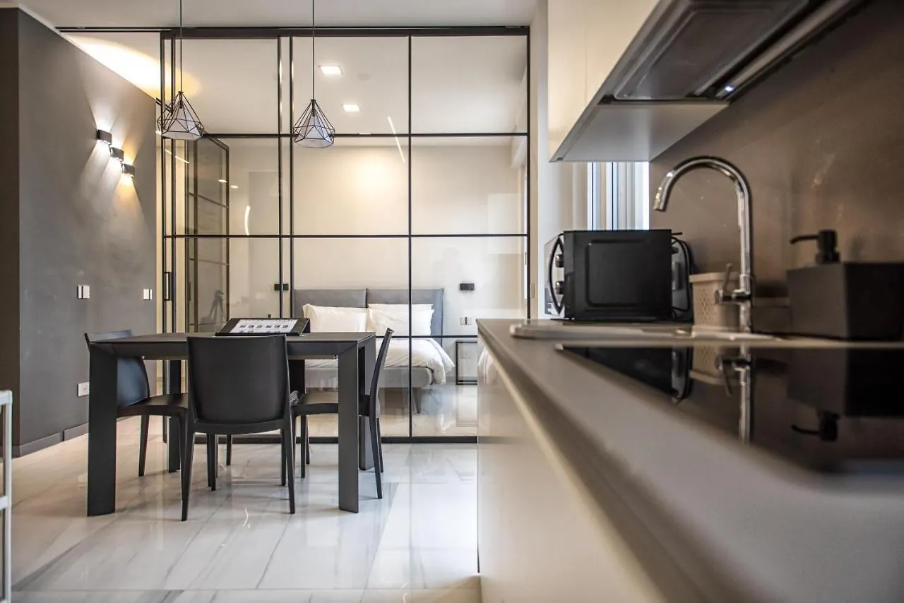 New & Bright Balcony Flat By Central Station Milan Apartment