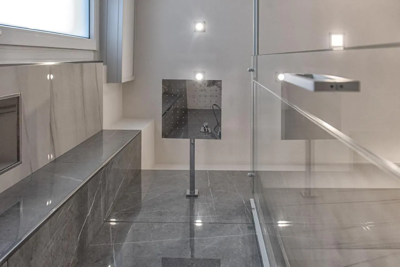 New & Bright Balcony Flat By Central Station Milan Italy