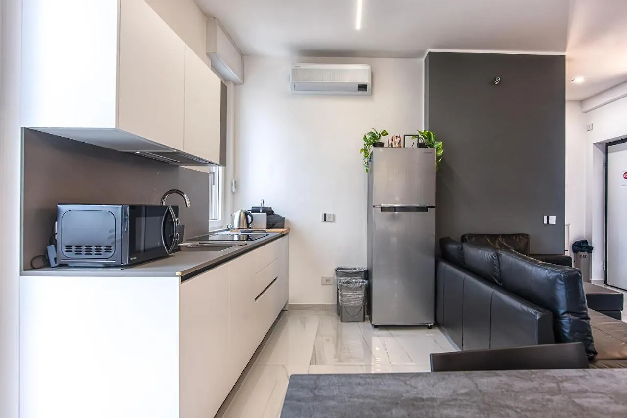 New & Bright Balcony Flat By Central Station Milan
