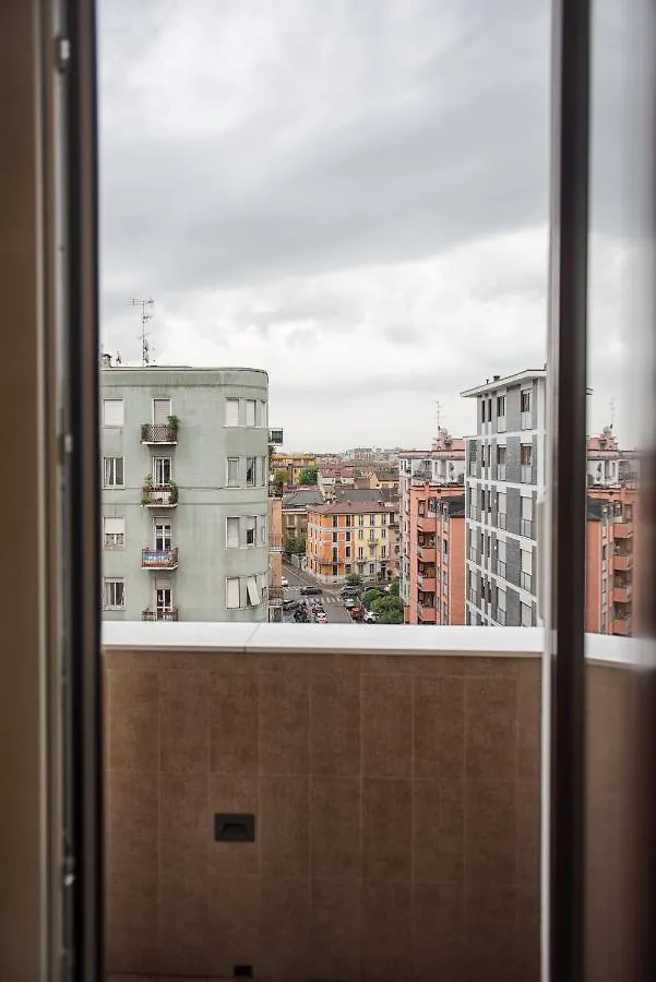 New & Bright Balcony Flat By Central Station Milan